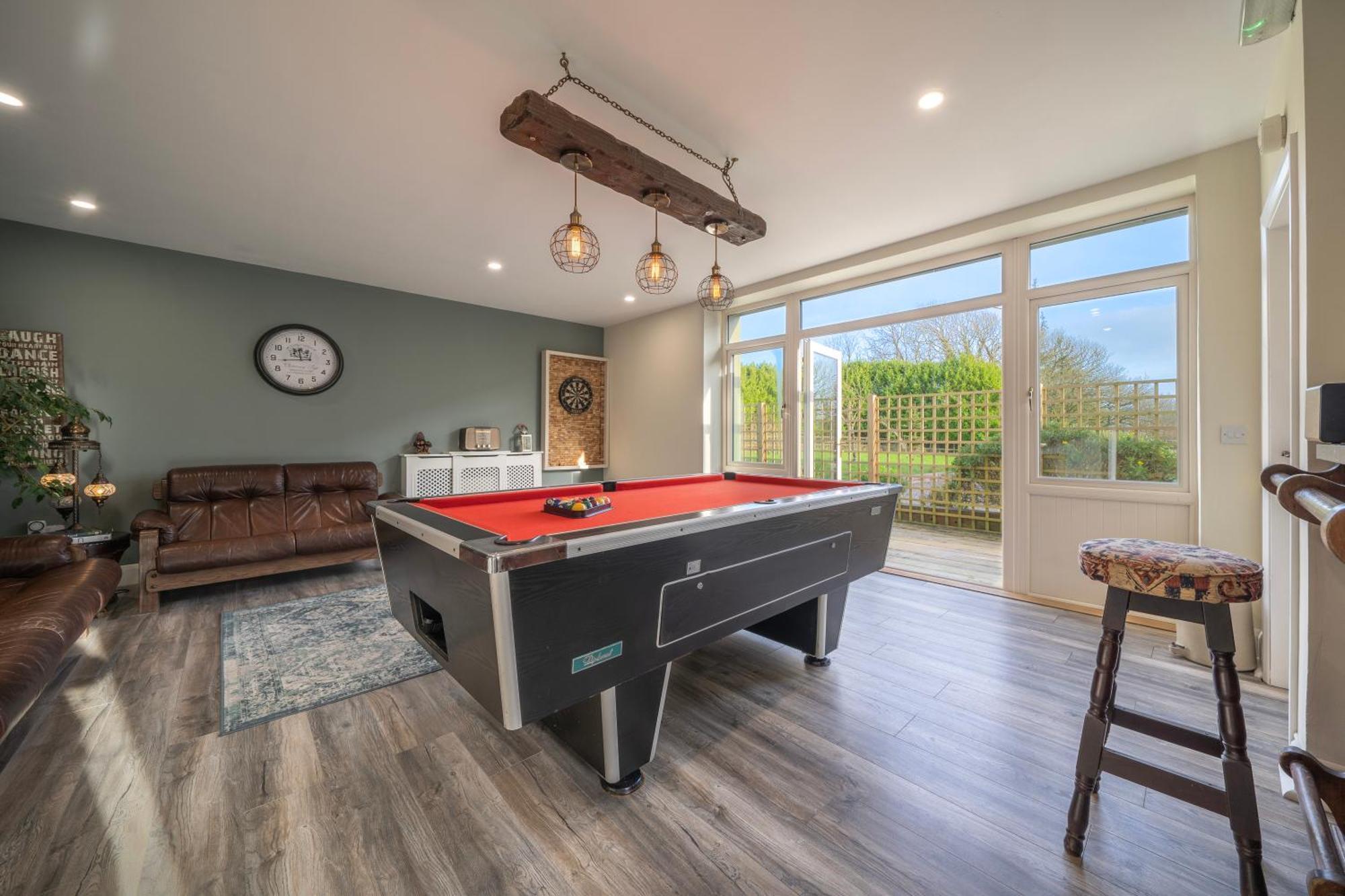 The Bird House - Coastal Lodge In Lovely Forest Setting Nr. Kinsale Cork Kültér fotó
